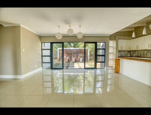 4 BEDROOM HOUSE FOR SALE IN PALM LAKES ESTATE